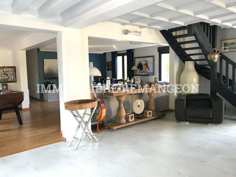 Demeure - 357 m² - 10 pièces