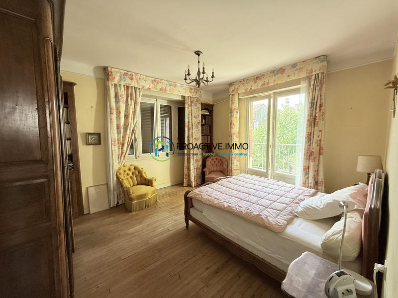 Maison traditionnelle - 165 m² - 6 pièces