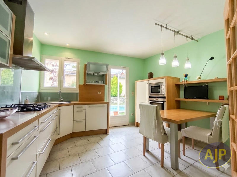 Maison - 141 m² - 5 pièces