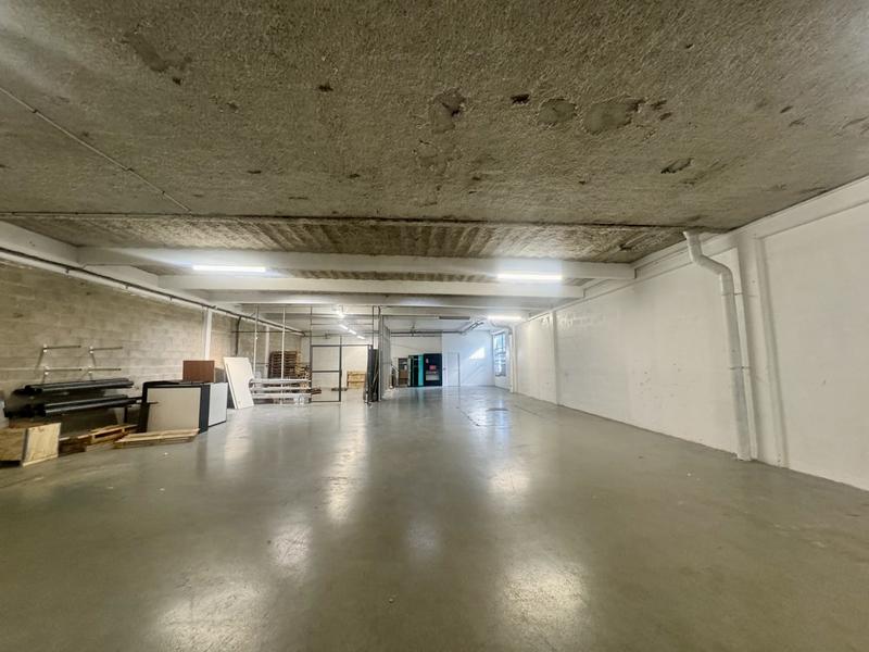Entrepôt - 807 m²