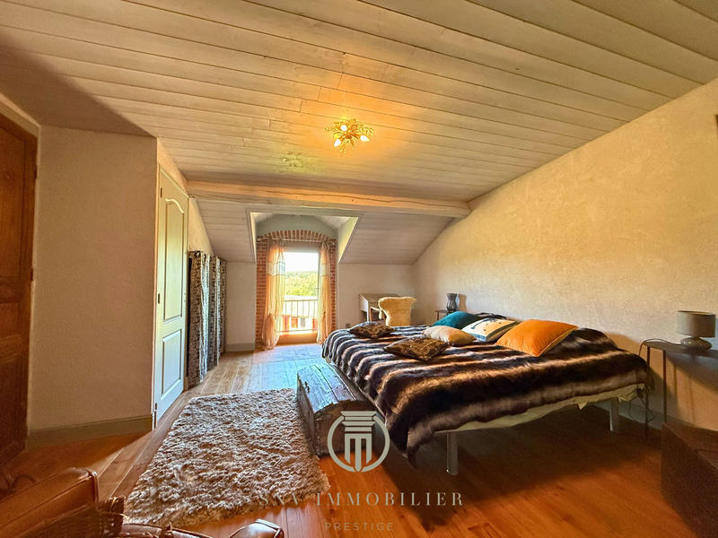 Propriété - 236 m² - 7 pièces