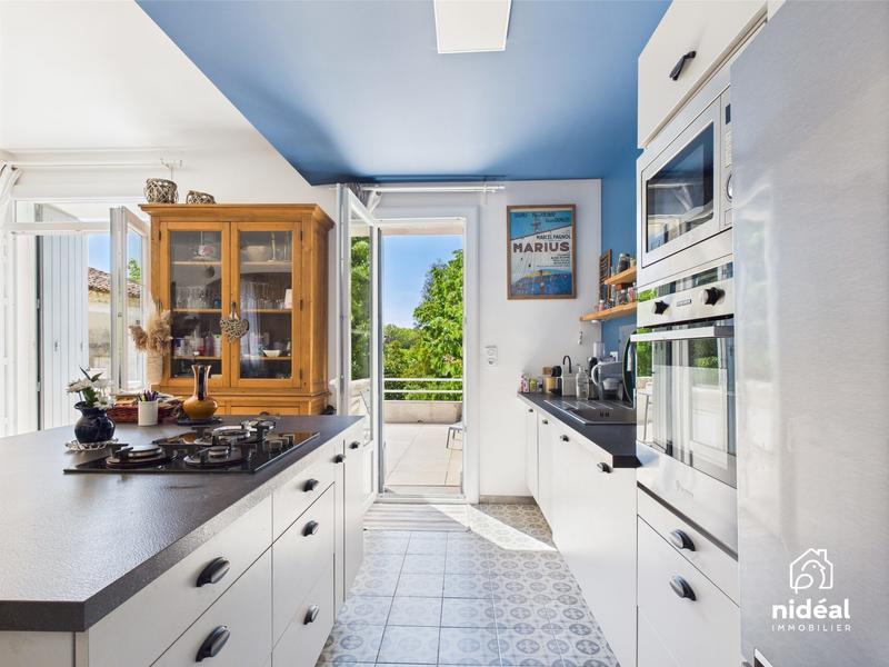 Maison - 270 m² - 15 pièces