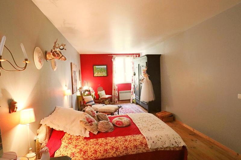 Maison - 248 m² - 8 pièces