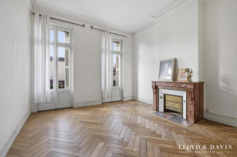 Maison - 392 m² - 12 pièces