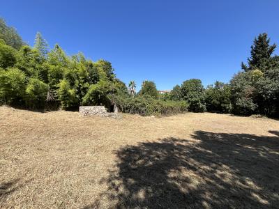 Terrain constructible - 676 m²