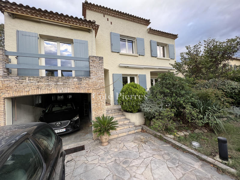 Villa - 135 m² - 6 pièces