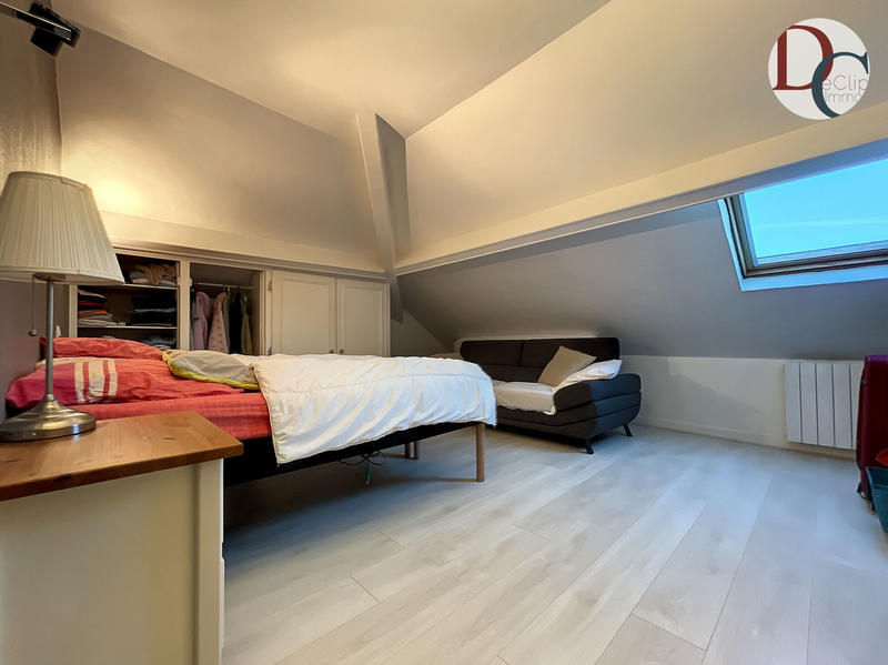 Maison - 185 m² - 9 pièces