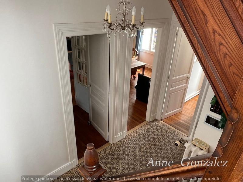 Maison bourgeoise - 200 m² - 8 pièces