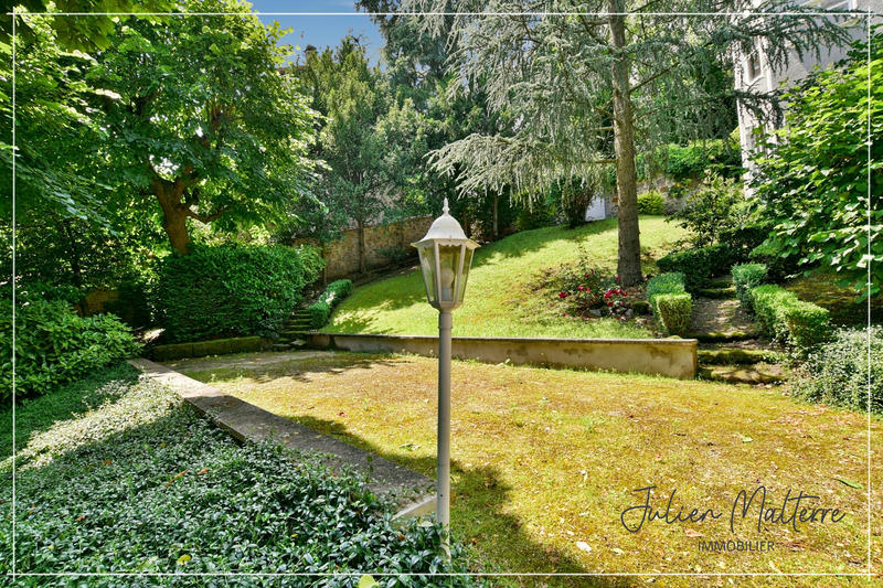 Maison bourgeoise - 211 m² - 8 pièces