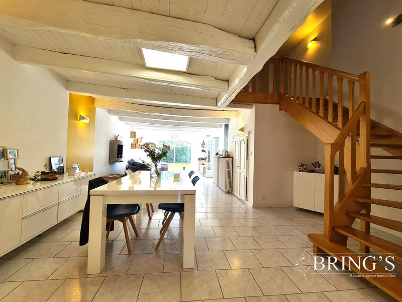 Maison - 202 m² - 8 pièces