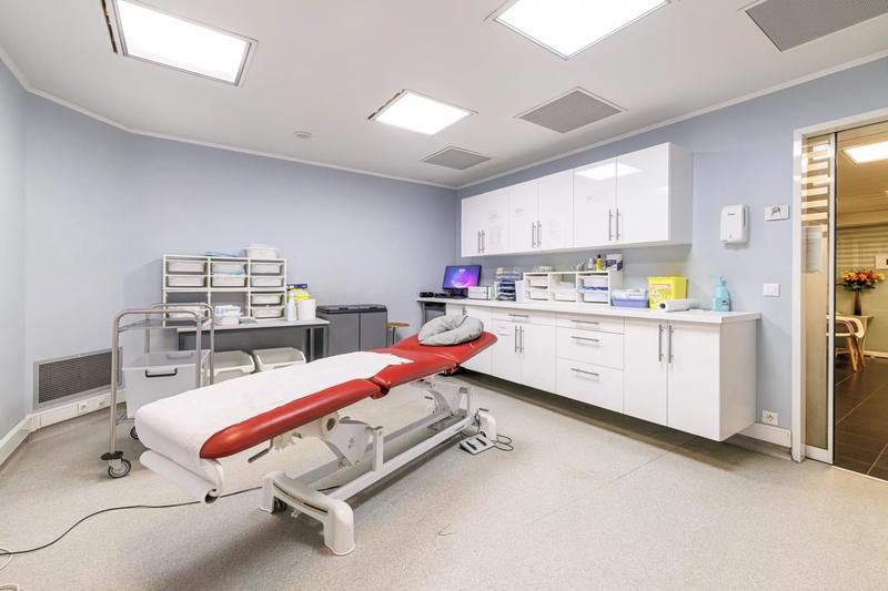 Local commercial - 224 m² - 9 pièces