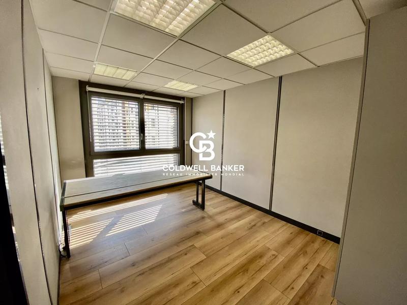 Bureau - 91 m² - 1 pièce