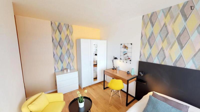 Chambre - 12 m² - 5 pièces