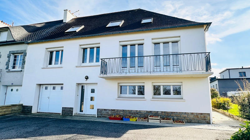 Maison - 220 m² - 11 pièces