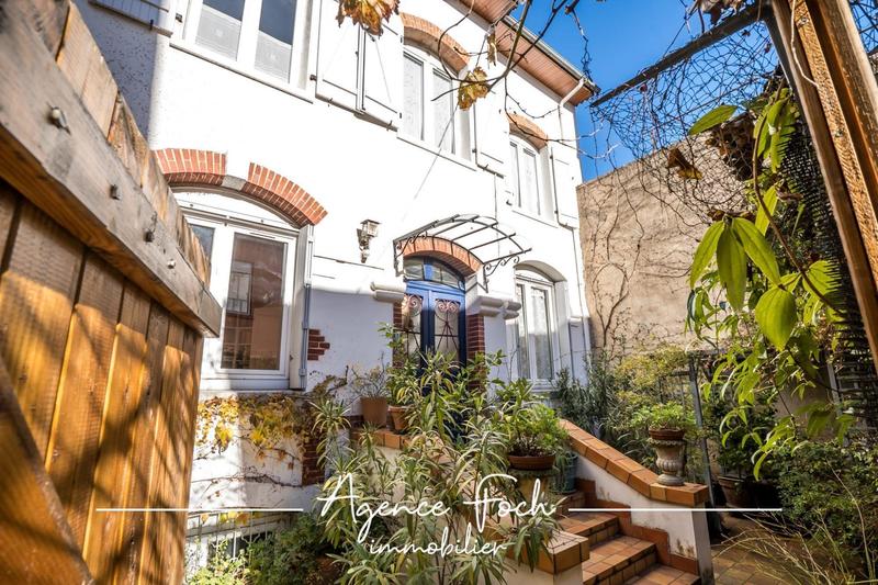 Maison - 210 m² - 6 pièces