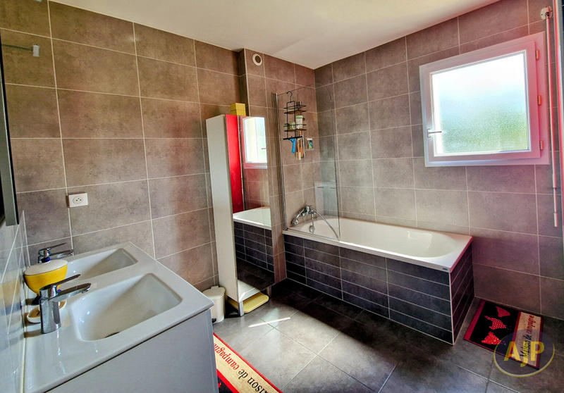 Maison - 145 m² - 6 pièces