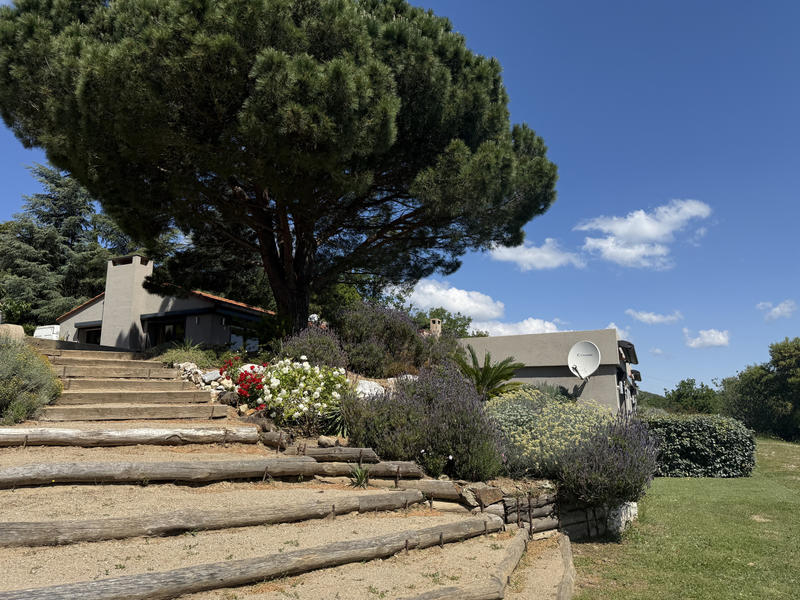 Maison - 250 m² - 9 pièces