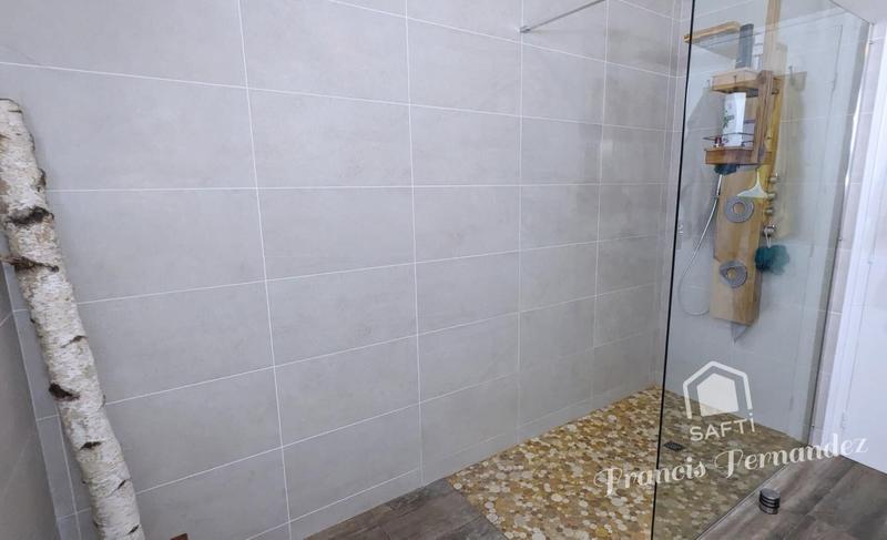 Maison - 220 m² - 6 pièces