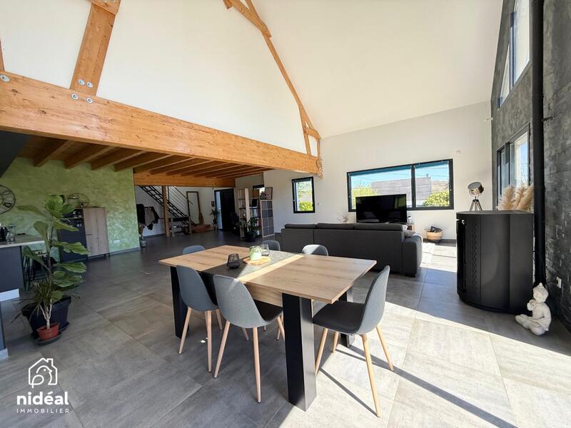 Maison - 230 m² - 8 pièces