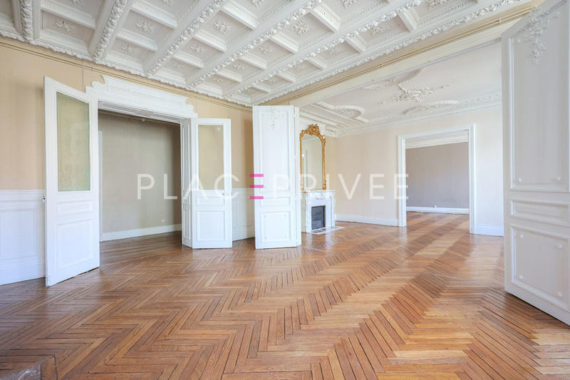 Appartement - 158 m² - 6 pièces