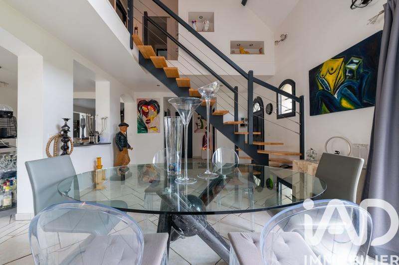 Maison - 210 m² - 9 pièces