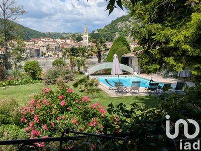 Maison - 484 m² - 16 pièces