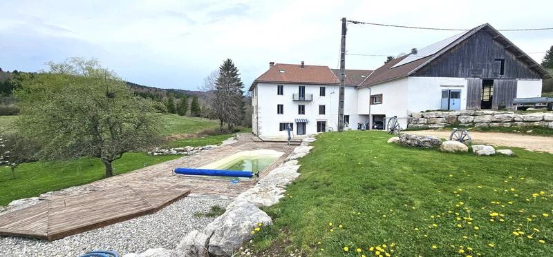 Maison - 240 m² - 6 pièces