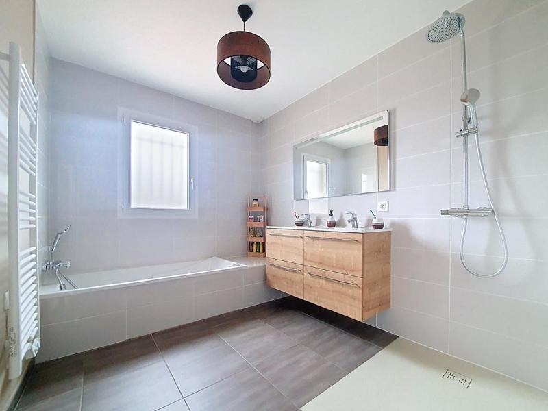 Maison - 160 m² - 5 pièces