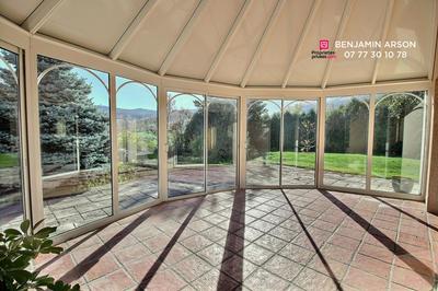 Maison - 305 m² - 9 pièces