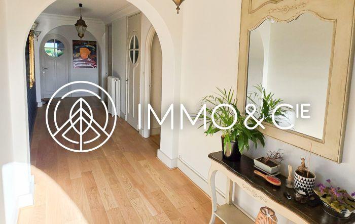 Demeure - 276 m² - 10 pièces