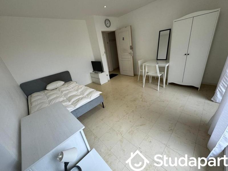 Chambre - 9 m² - 1 pièce