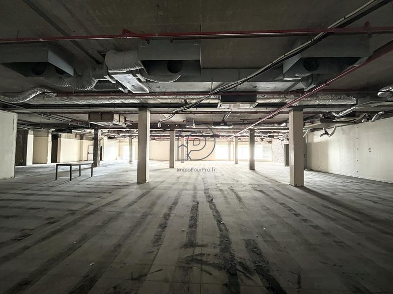 Local commercial - 1 842 m²