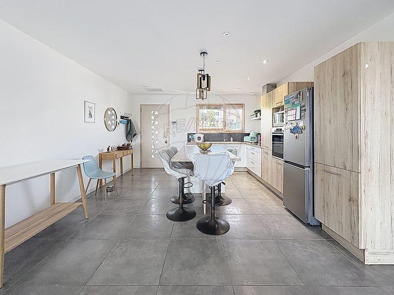 Maison - 98 m² - 4 pièces