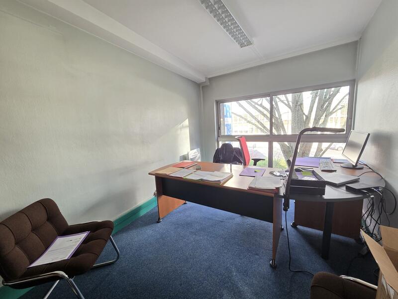 Bureau - 9 024 m² - 6 pièces