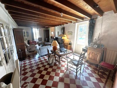 Maison traditionnelle - 243 m² - 8 pièces