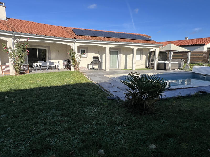 Maison - 180 m² - 8 pièces