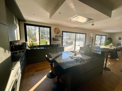 Maison - 350 m² - 6 pièces
