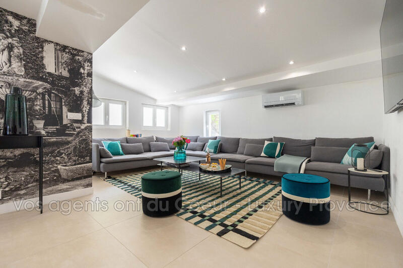 Propriété - 220 m² - 6 pièces