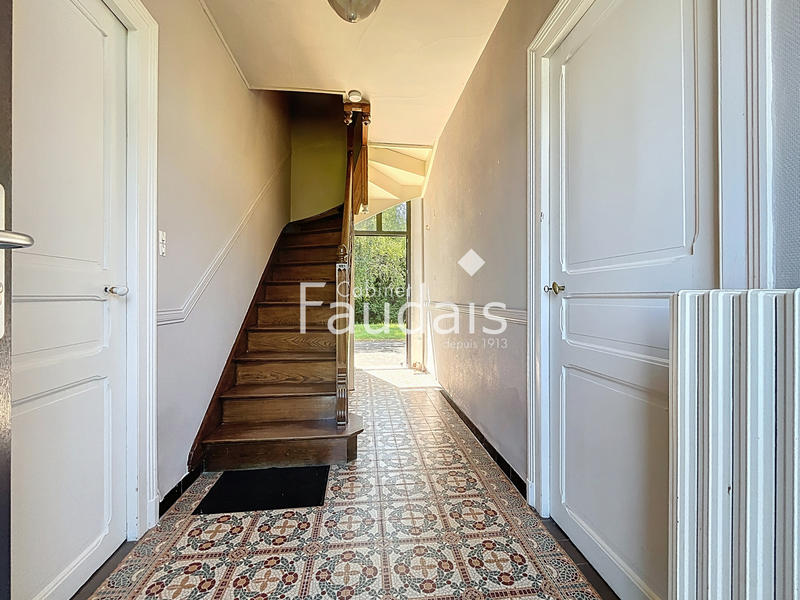 Maison - 180 m² - 7 pièces