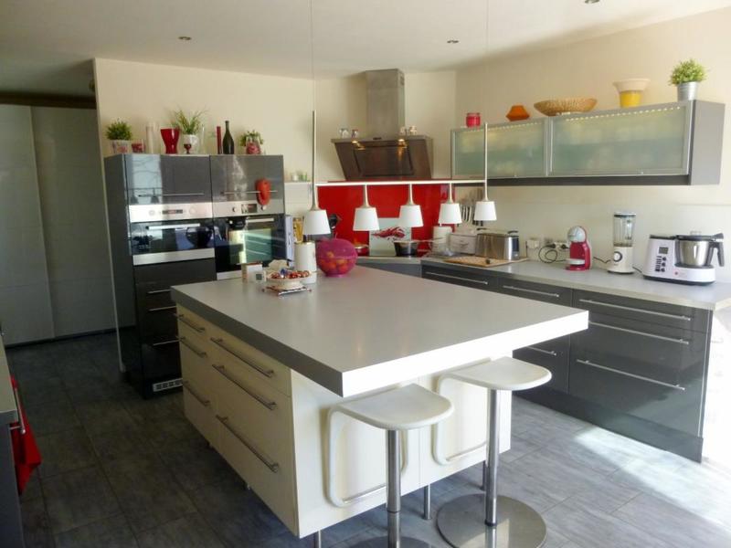 Maison - 315 m² - 9 pièces