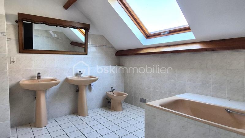 Maison traditionnelle - 201 m² - 7 pièces