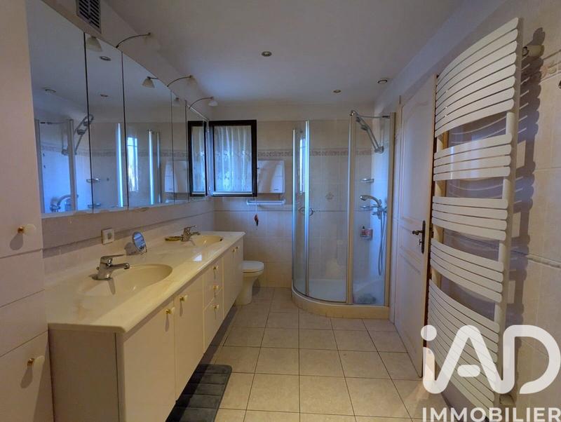 Maison - 209 m² - 8 pièces