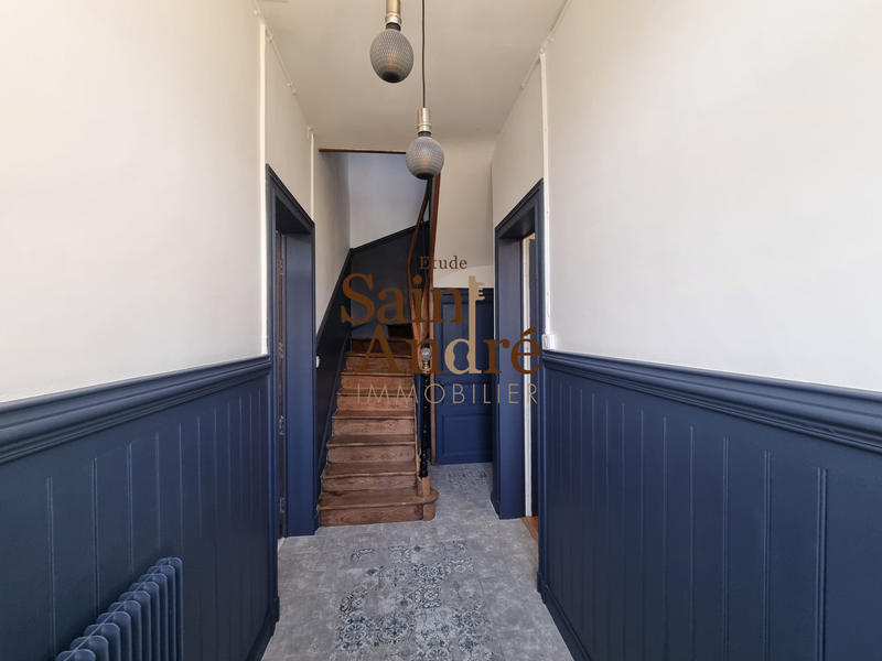 Maison - 256 m² - 8 pièces