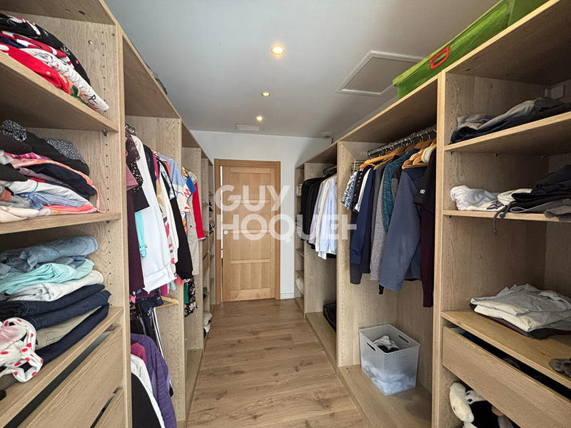 Maison - 251 m² - 8 pièces