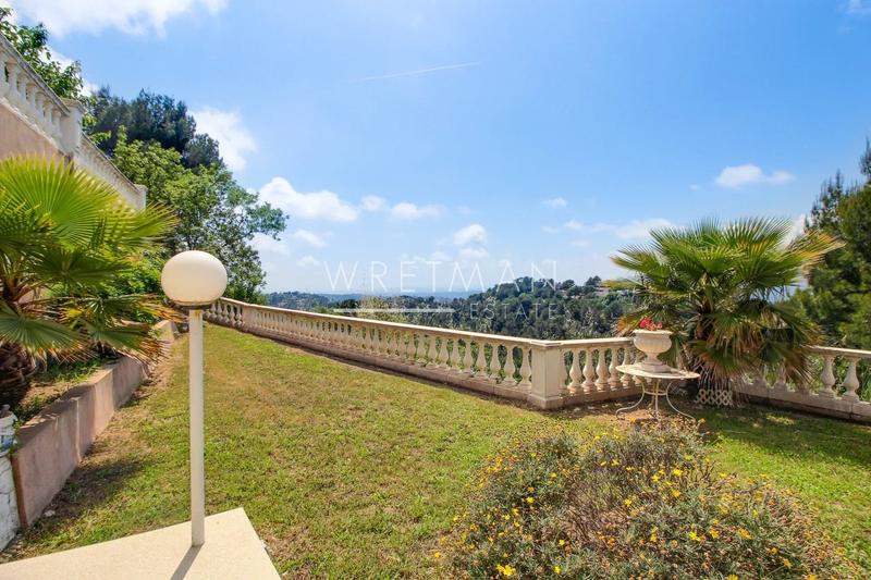 Maison - 256 m² - 8 pièces