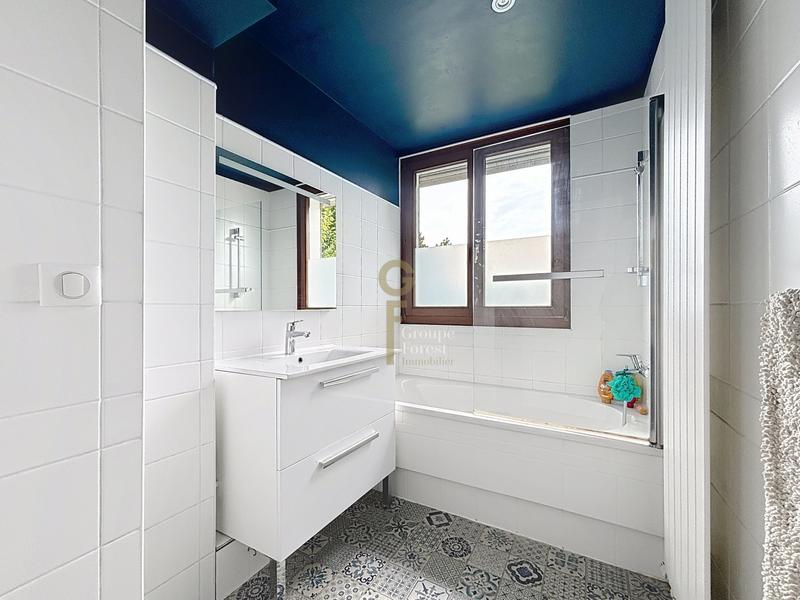 Maison - 300 m² - 10 pièces