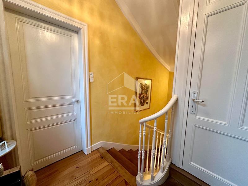 Maison - 364 m² - 6 pièces