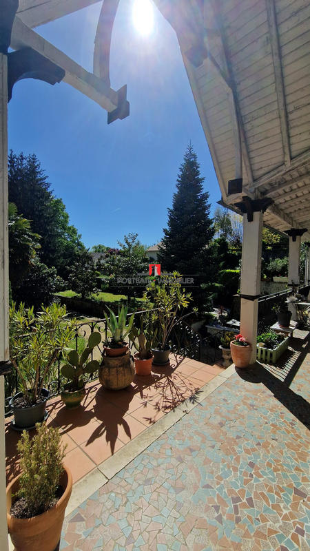 Maison - 354 m² - 10 pièces