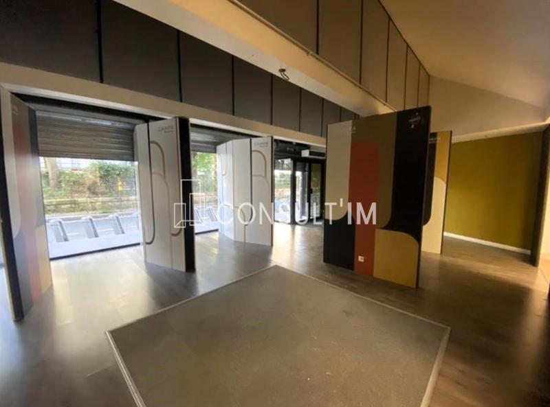 Local commercial - 1 563 m²