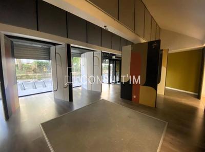Local commercial - 1 563 m²